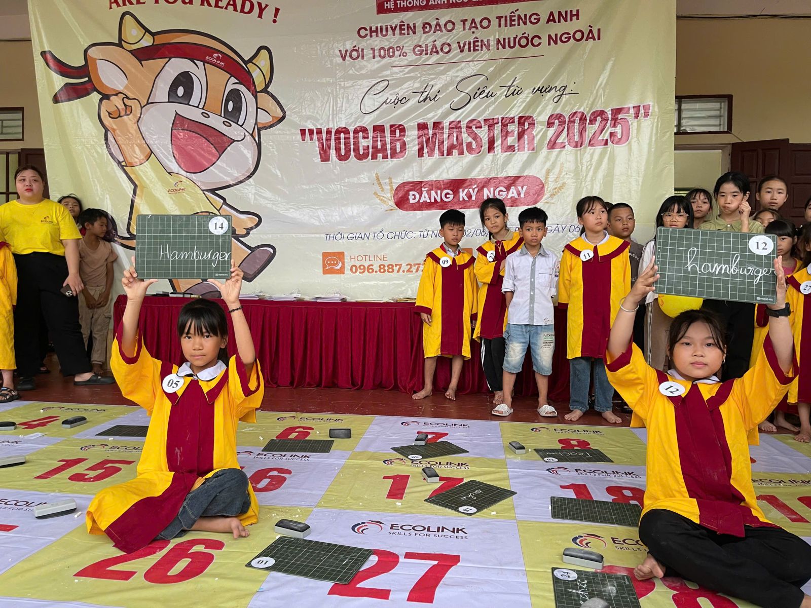 Description: C:\Users\ADMIN\Desktop\Ảnh Tư liệu\Rung chuông Vàng\z6615617610713_92eaeedbf0554a0013a748071a2ce10a.jpg