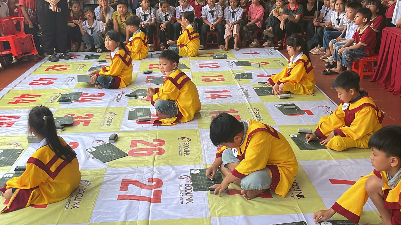 Description: C:\Users\ADMIN\Desktop\Ảnh Tư liệu\Rung chuông Vàng\z6615617391721_b6b66a91c9918f918e4fee663821922d.jpg