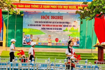 Công tác Tăng cường tuyên truyền việc thực hiện Cổng trường An toàn giao thông và đảm bảo an toàn cho Học sinh khi tham gia Giao thông.