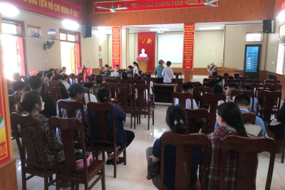 Phối hợp với lực lượng công an thực hiện việc cấp thẻ Căn cước  cho học sinh Tiểu học trên địa bàn xã Hải Hòa