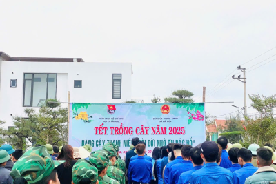 Trường Tiểu học Hải Hòa hưởng ứng Tết trồng cây đầu Xuân Ất Tỵ 2025.