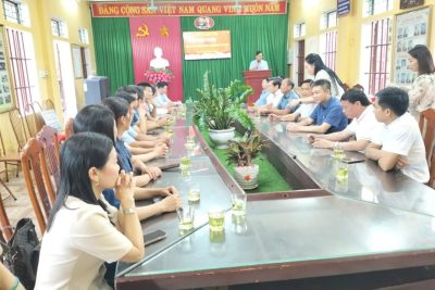 Hội nghị tặng quà cho ngành giáo dục Hải Hòa.