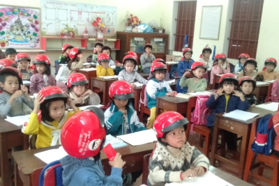 Mũ bảo hiểm chương trình “Giữ trọn ước mơ” năm học 2023-2024