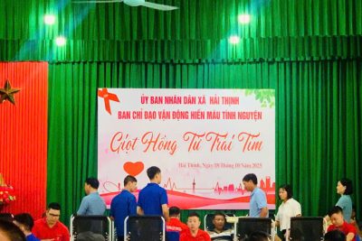 Hiến máu tình nguyện ” Giọt hồng từ trái tim “, nghĩa cử cao đẹp của cán bộ, giáo viên, nhân viên Trường Tiểu học Hải Hòa.