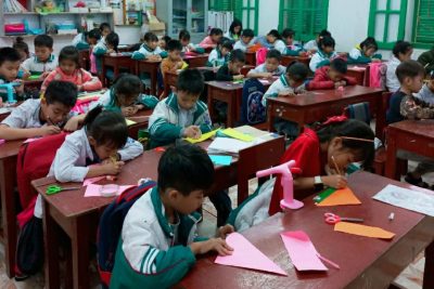 Thực hiện làm sản phẩm STEM của Trường Tiểu học Hải Hòa